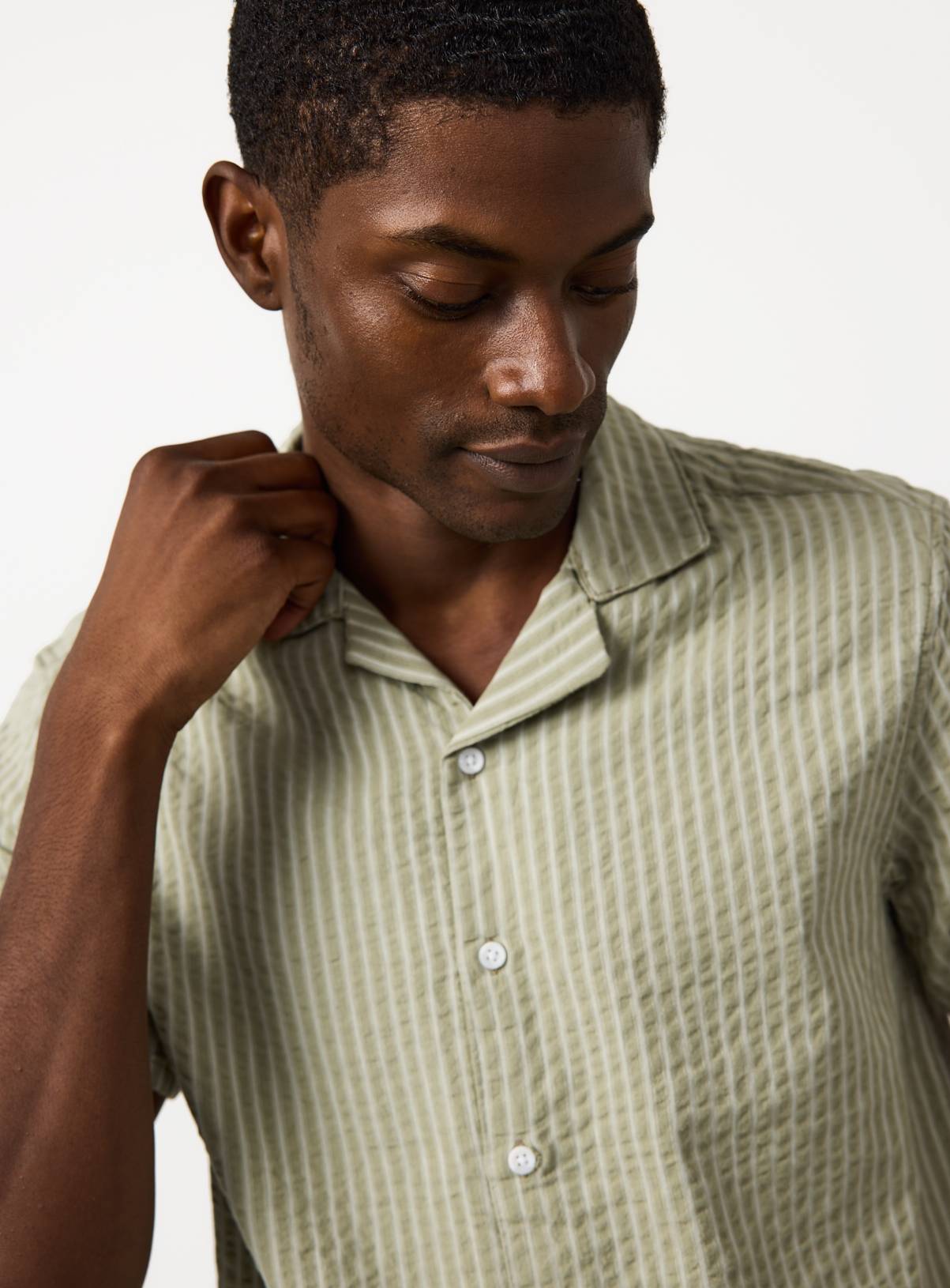 Light Green Stripe Print Seersucker Revere Neck Shirt M - Image 2